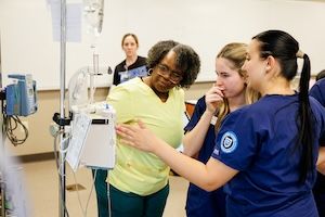 widener school of nursing students learn in simulation lab near philadelphia