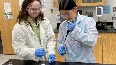 Widener chemical engineering majors in lab