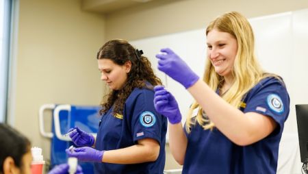 widener nursing undergraduate students work at nursing clinic in chester pennsylvania
