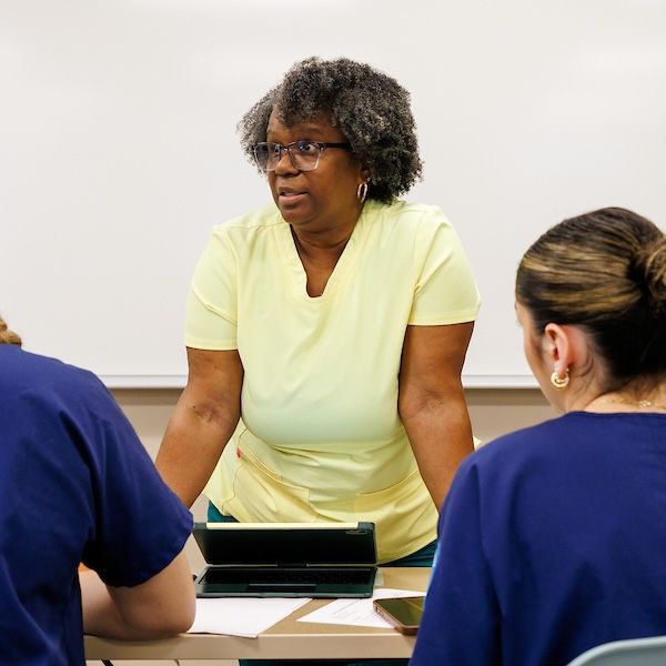 widener school of nursing professor teaches undergraduate students in simulation lab near philadelphia