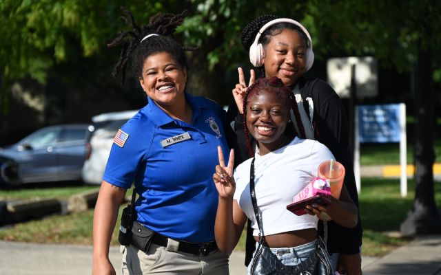 campus safety officer standing with two Widener students