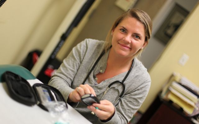 widener school of nursing student works in nursing clinic near philadelphia
