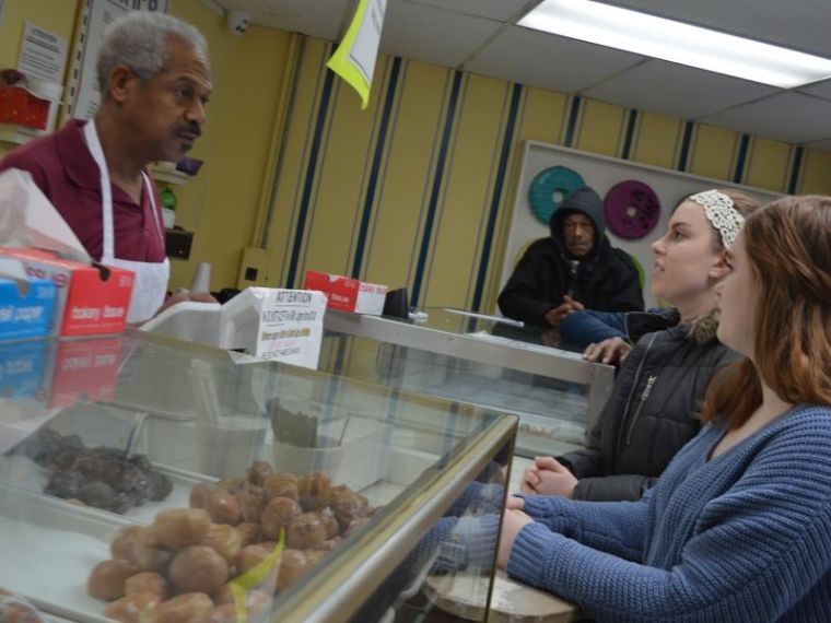 Students buy doughnuts at Phatso's Bakery